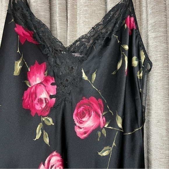 Vintage Y2K Victoria’s Secret Black Silk Rose Print Lace Trim Slip Size Medium - Picture 5 of 12